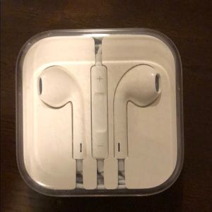 Apple earbuds